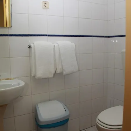 Πανσιόν Pensao Residencial Flor Dos Cavaleiros 2*
