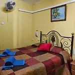 Pensao Residencial Flor Dos Cavaleiros Гостьовий будинок
