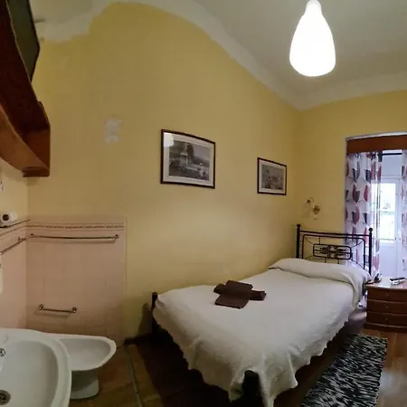 Pensao Residencial Flor Dos Cavaleiros بيت ضيافة