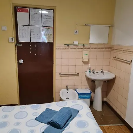 Guest house Pensao Residencial Flor Dos Cavaleiros 2*