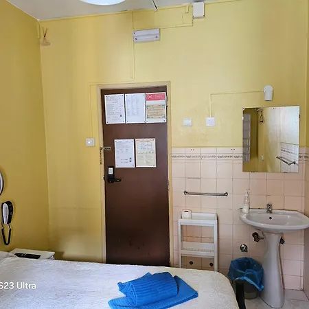 Pensao Residencial Flor Dos Cavaleiros Affittacamere 2*