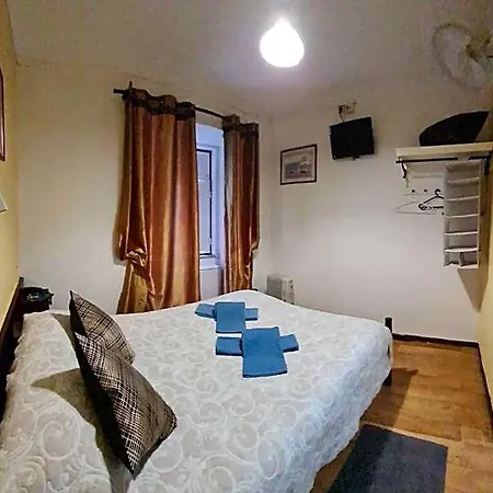 Pensao Residencial Flor Dos Cavaleiros 게스트하우스 리스본
