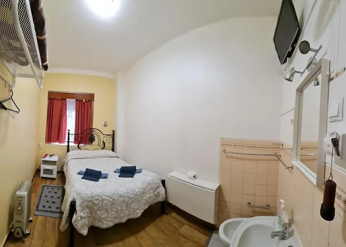 Pensao Residencial Flor Dos Cavaleiros 2*