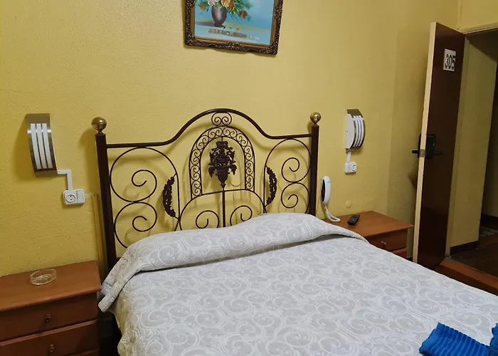 Pensao Residencial Flor Dos Cavaleiros 2*