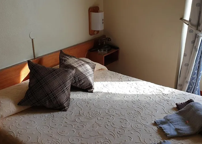 Pensao Residencial Flor Dos Cavaleiros 2*