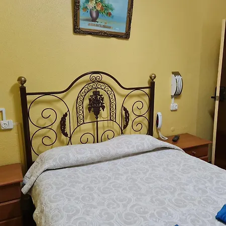 Pensao Residencial Flor Dos Cavaleiros 2*