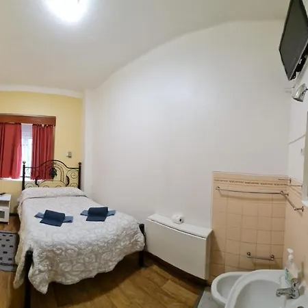 Pensao Residencial Flor Dos Cavaleiros 2*