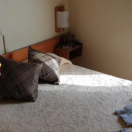 Pensao Residencial Flor Dos Cavaleiros 2*